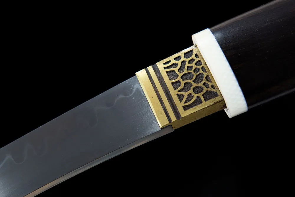 Upper blade sanbonsugi hamon close-up