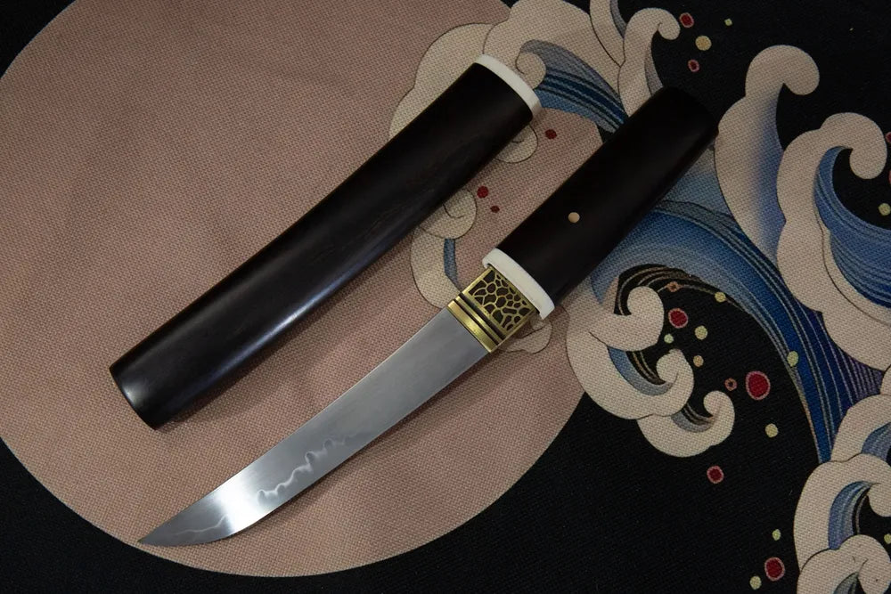 45° open tanto full view shot